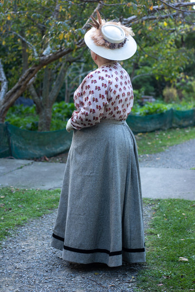 Fantail Skirt: Historical