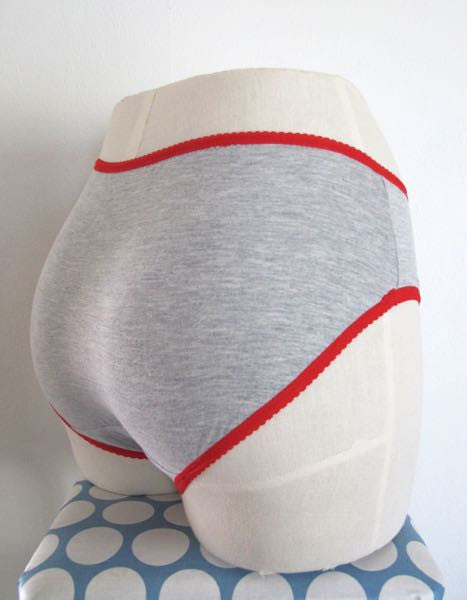 Wonder Unders: Knickers / Singlet Camisole / Slip